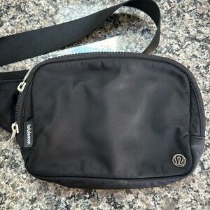 Lululemon black fanny pack